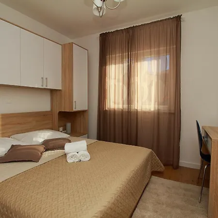 Apartments Obitelj Vuletic Makarska Exterior photo