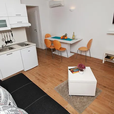 Apartments Obitelj Vuletic Makarska Exterior photo