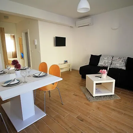 Apartments Obitelj Vuletic Makarska Room photo