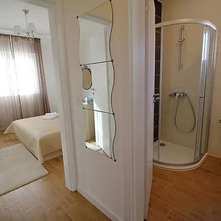 Apartments Obitelj Vuletic Makarska Room photo