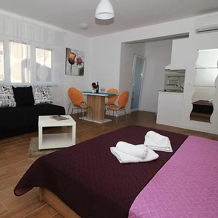 Apartments Obitelj Vuletic Makarska Room photo