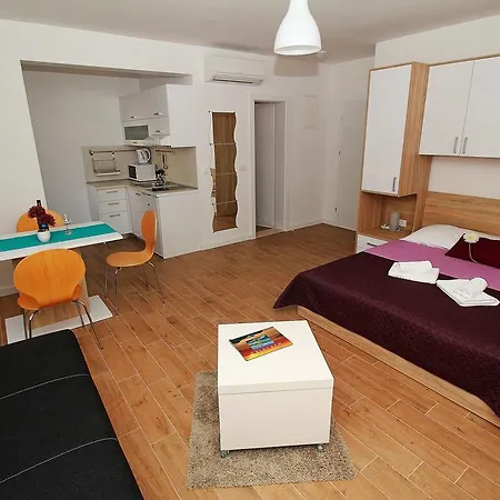 Apartments Obitelj Vuletic Makarska Room photo