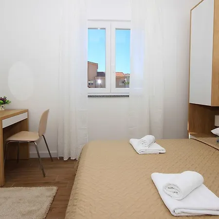 Apartments Obitelj Vuletic Makarska Exterior photo