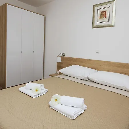 Apartments Obitelj Vuletic Makarska Exterior photo