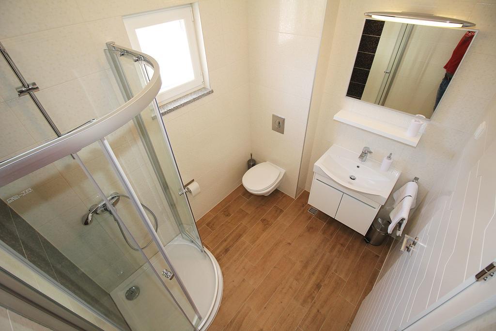 Obitelj Vuletic Apartment Makarska