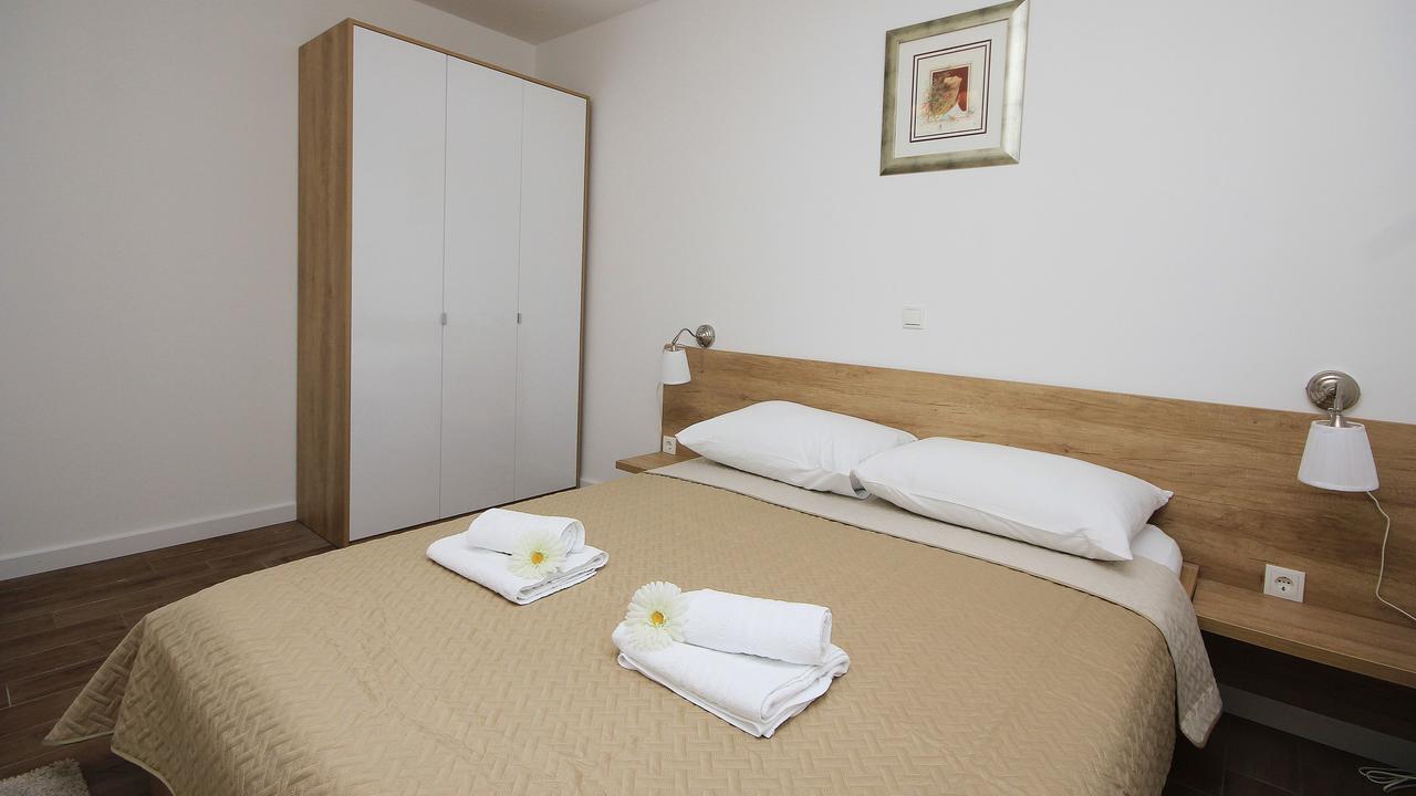 Obitelj Vuletic Apartment Makarska